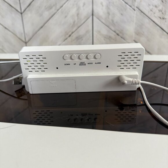 Electric Clock - Picture 2 of 2